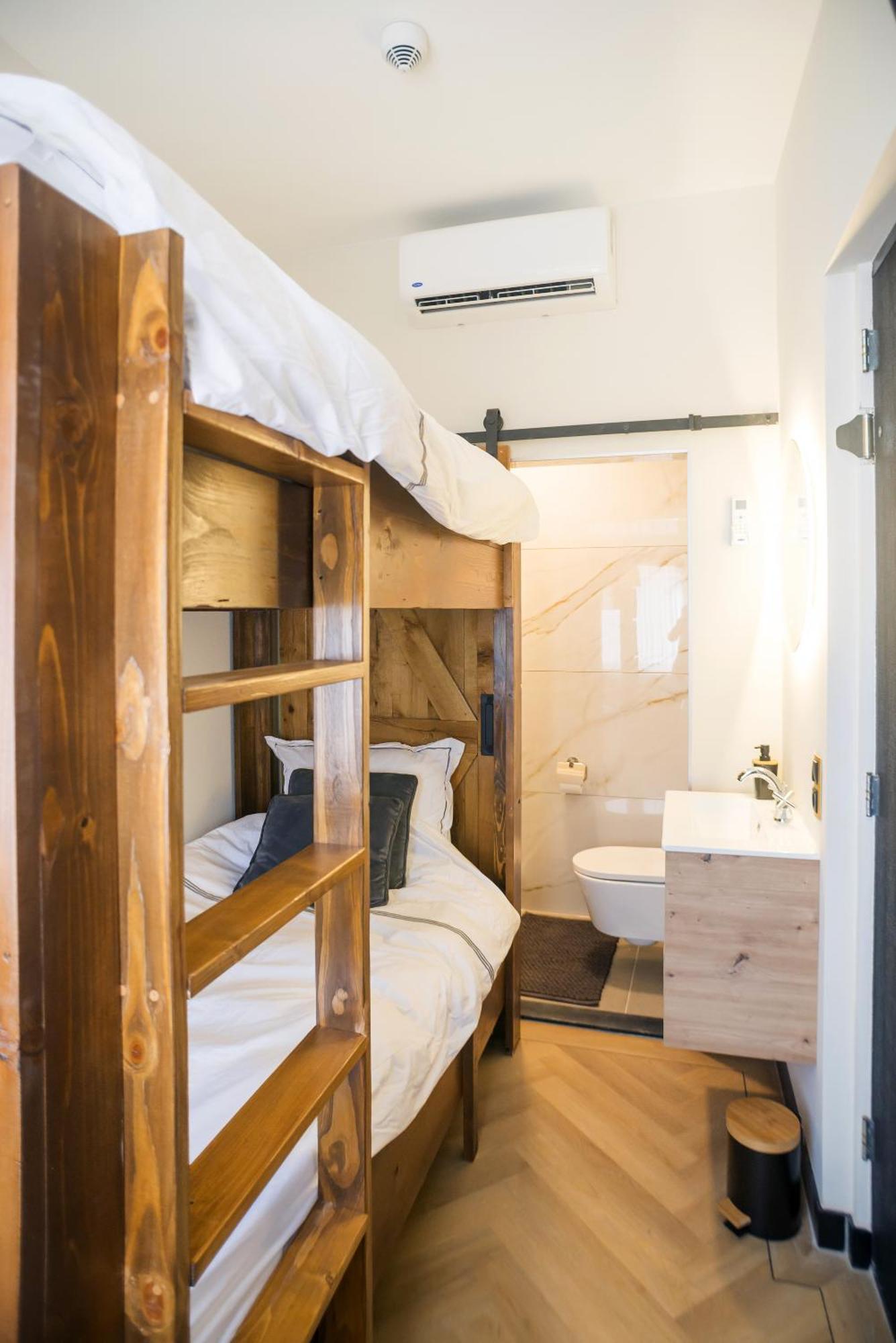 Petite Room With Wifi, Ac, And Shared Kitchen Tilburg Exteriör bild