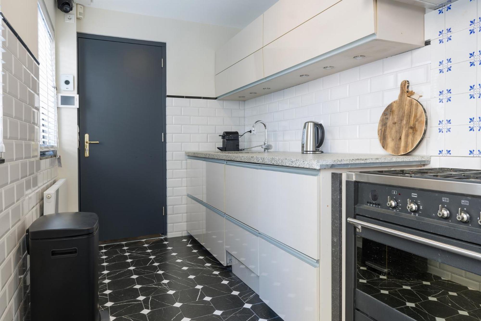 Petite Room With Wifi, Ac, And Shared Kitchen Tilburg Exteriör bild