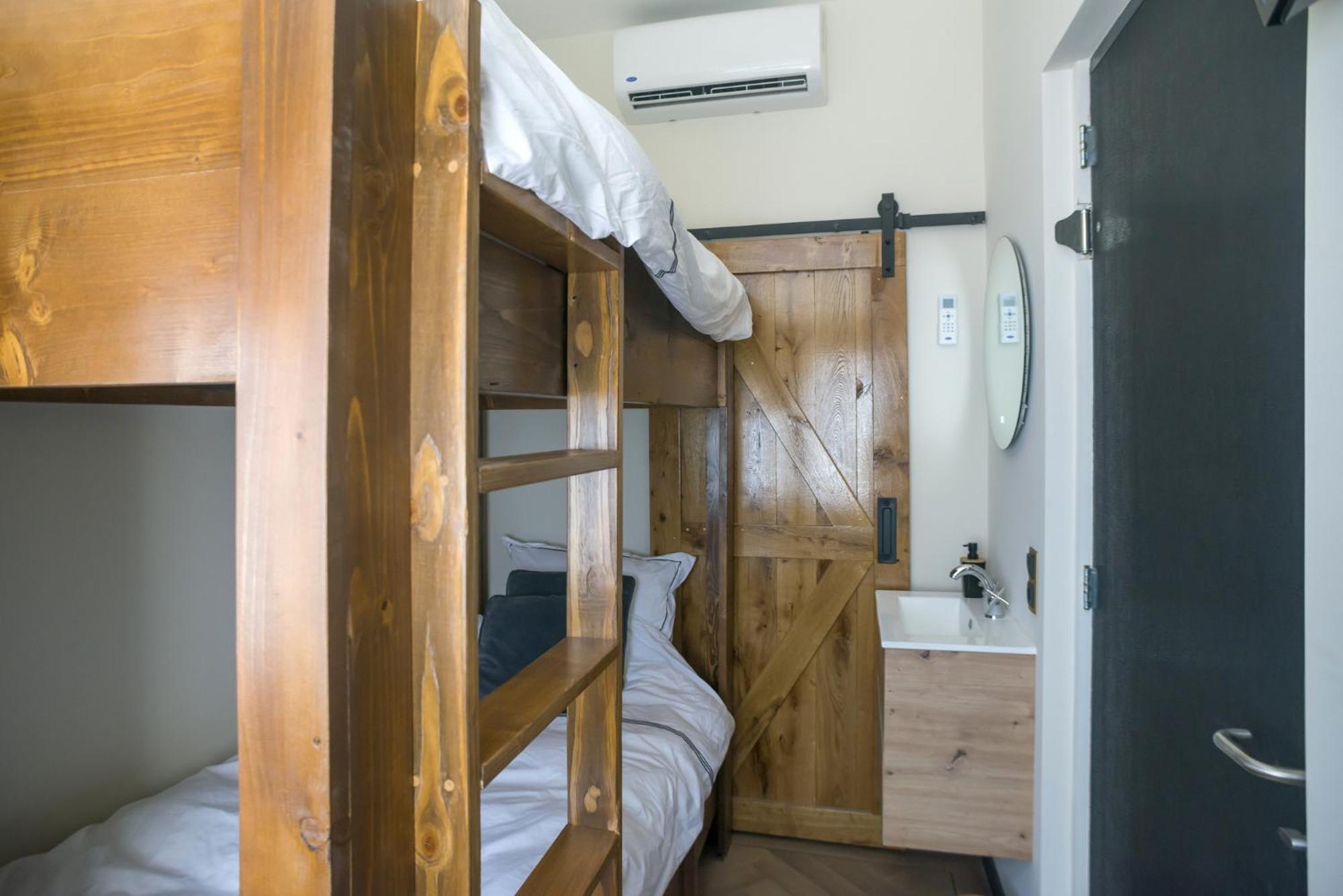 Petite Room With Wifi, Ac, And Shared Kitchen Tilburg Exteriör bild